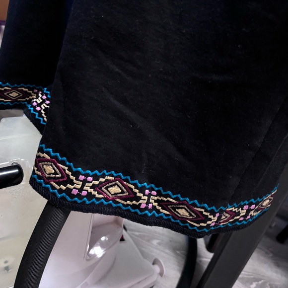 Vintage collection black robe sweater, so pretty, fits size large, extra large - Picture 4 of 7